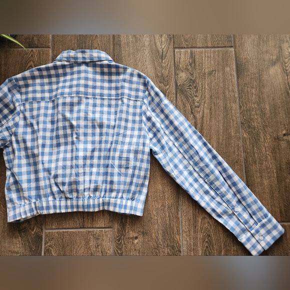 Lumiere cropped front twist button-up cotton long sleeve checkered top - Picture 9 of 12